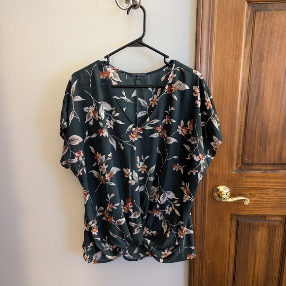 West Kei Allura Knot Detail Blouse - STITCH FIX EXCLUSIVE XL - Picture 4 of 7